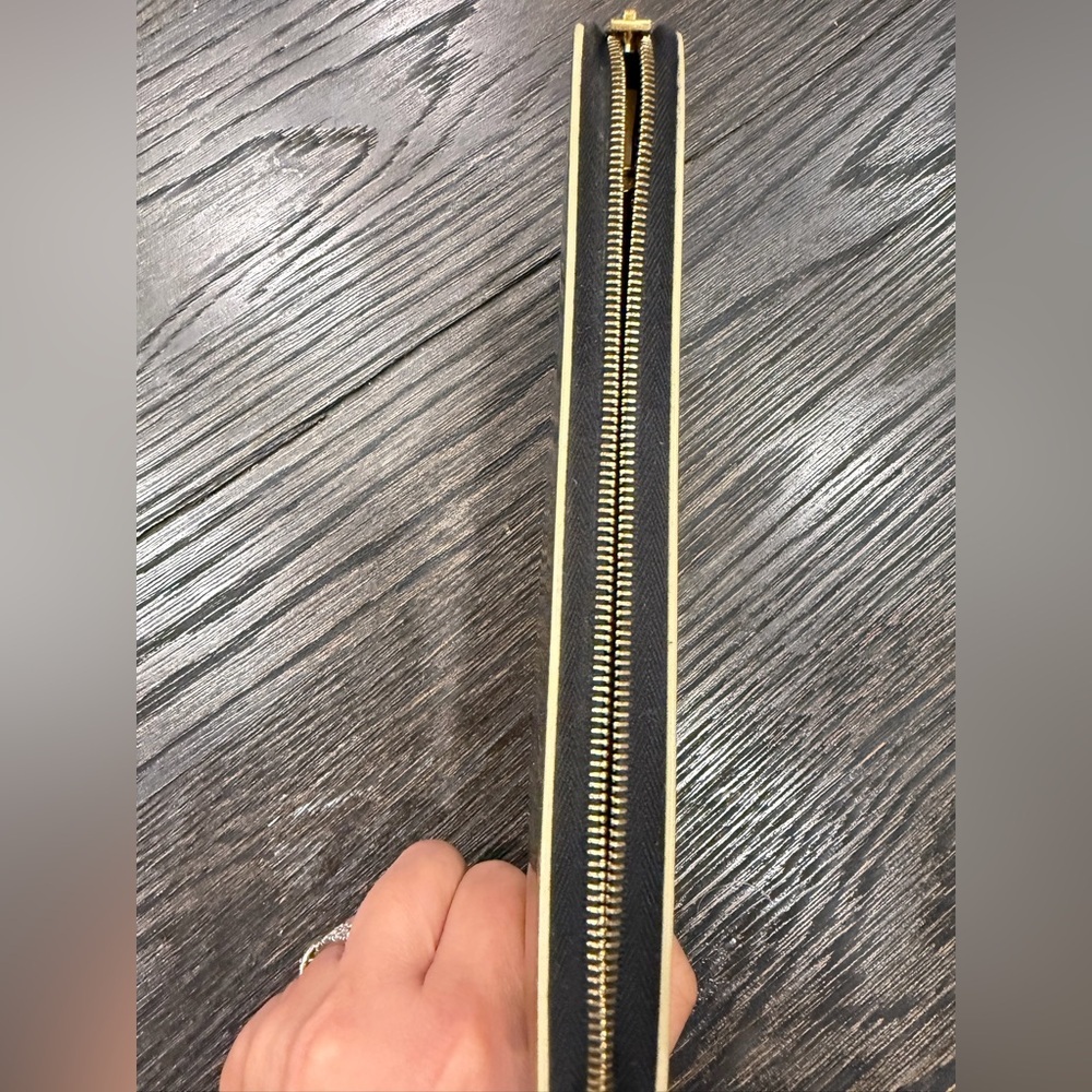 CELINE Patent Leather Wallet - Picture 4 of 11